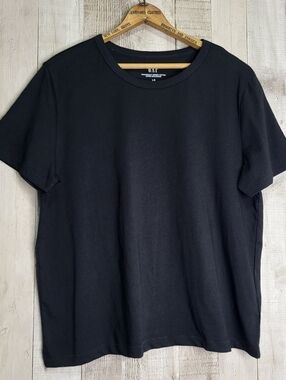 GAP Black Short-Sleeve Organic Cotton Crewneck Tee. Size Large.